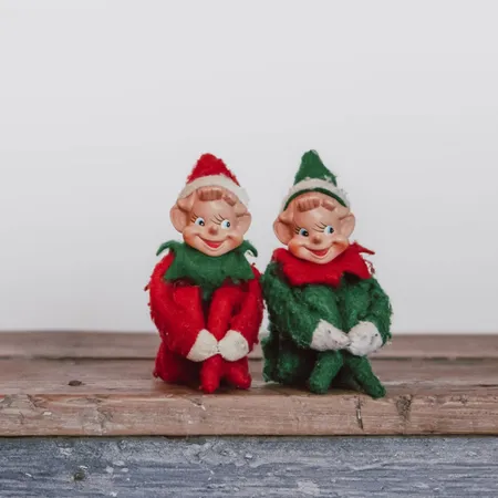 2-elves-sat-on-wood-cropped