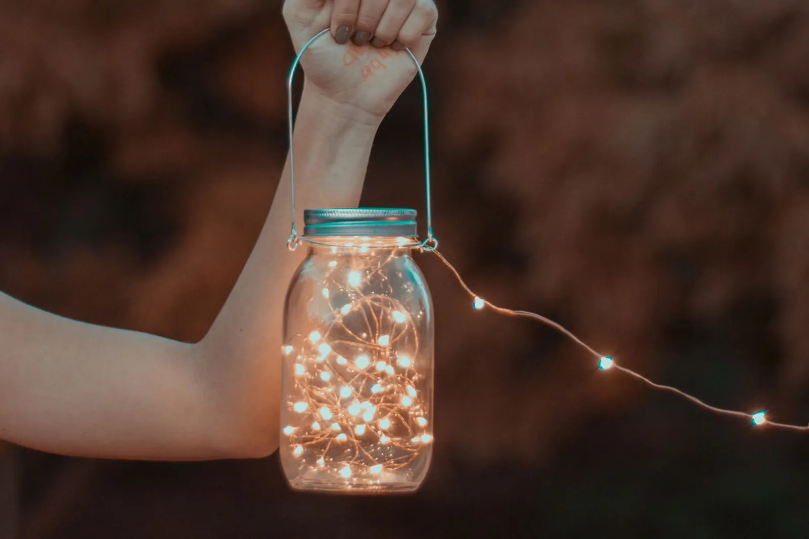 hand-holding-lamp-with-fairy-lights